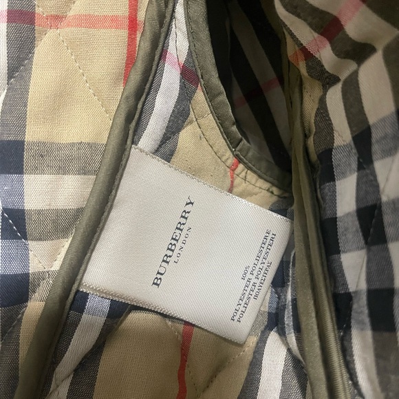 Burberry Classic Quilted Jacket - Picture 8 of 10